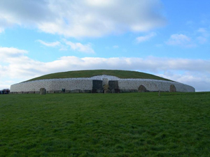 799px-Newgrange