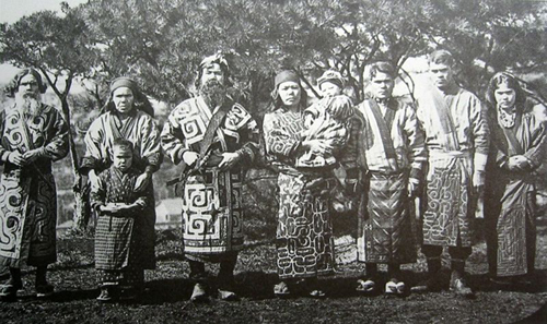 16.Aïnous 1904