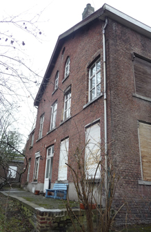 91059 maison IZOARD- la terasse et le banc bleu